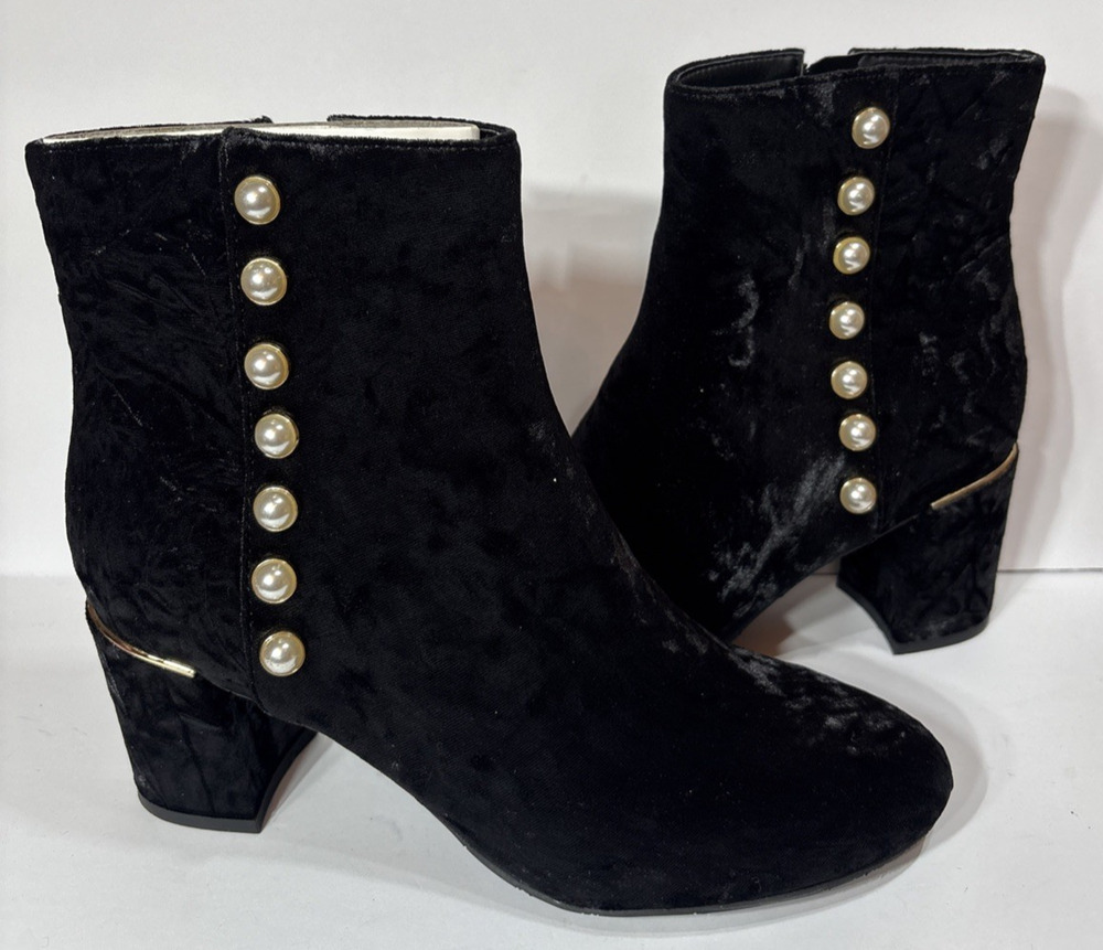 Isaac Mizrah Size 7 Black Velvet Booties
